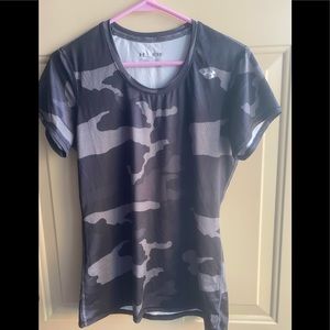 Under Armour size M fitted t-shirt